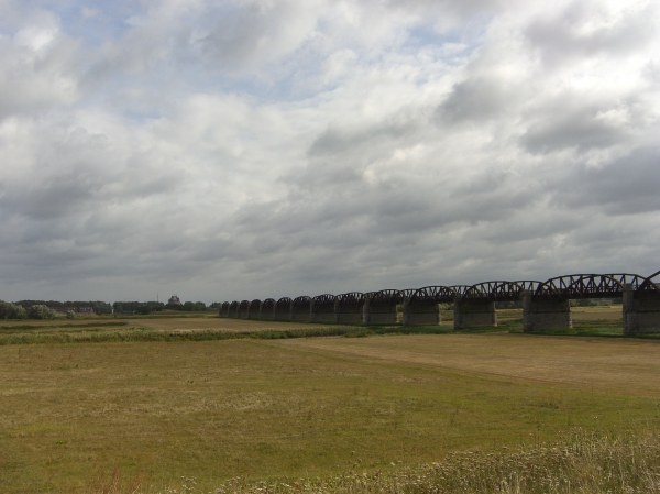 Bahnbr&uuml;cke